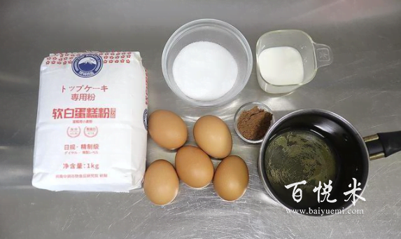 千秋紋鳳梨醬夾心蛋糕，松軟香甜比買的好吃實惠，5個雞蛋就能烤一大盤蛋糕